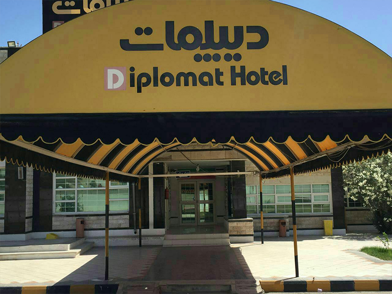 دیپلمات