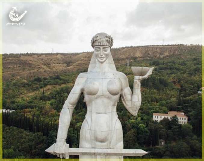 مجسمه مادر تفلیس